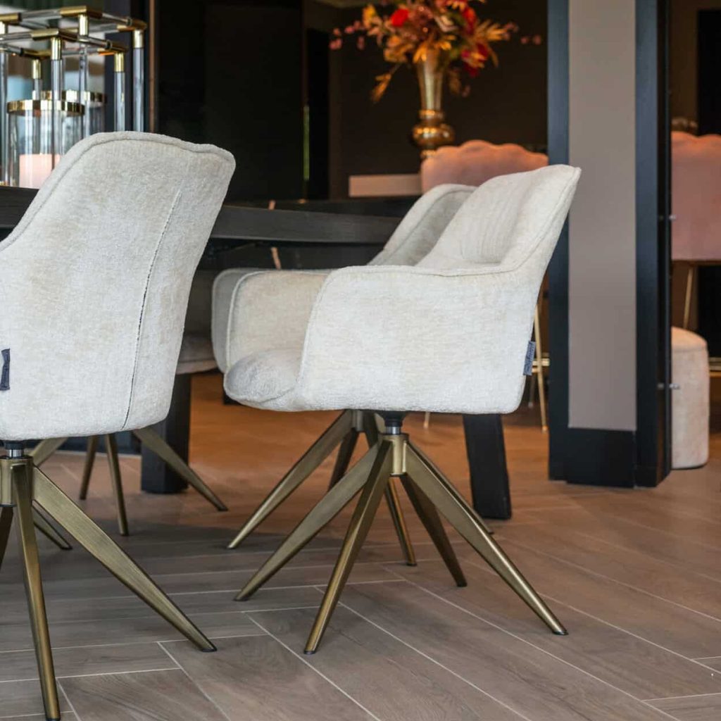 7734-s4553_fr_white_chenille-va-0098-s4485_pink_velvet-setting_6-setting