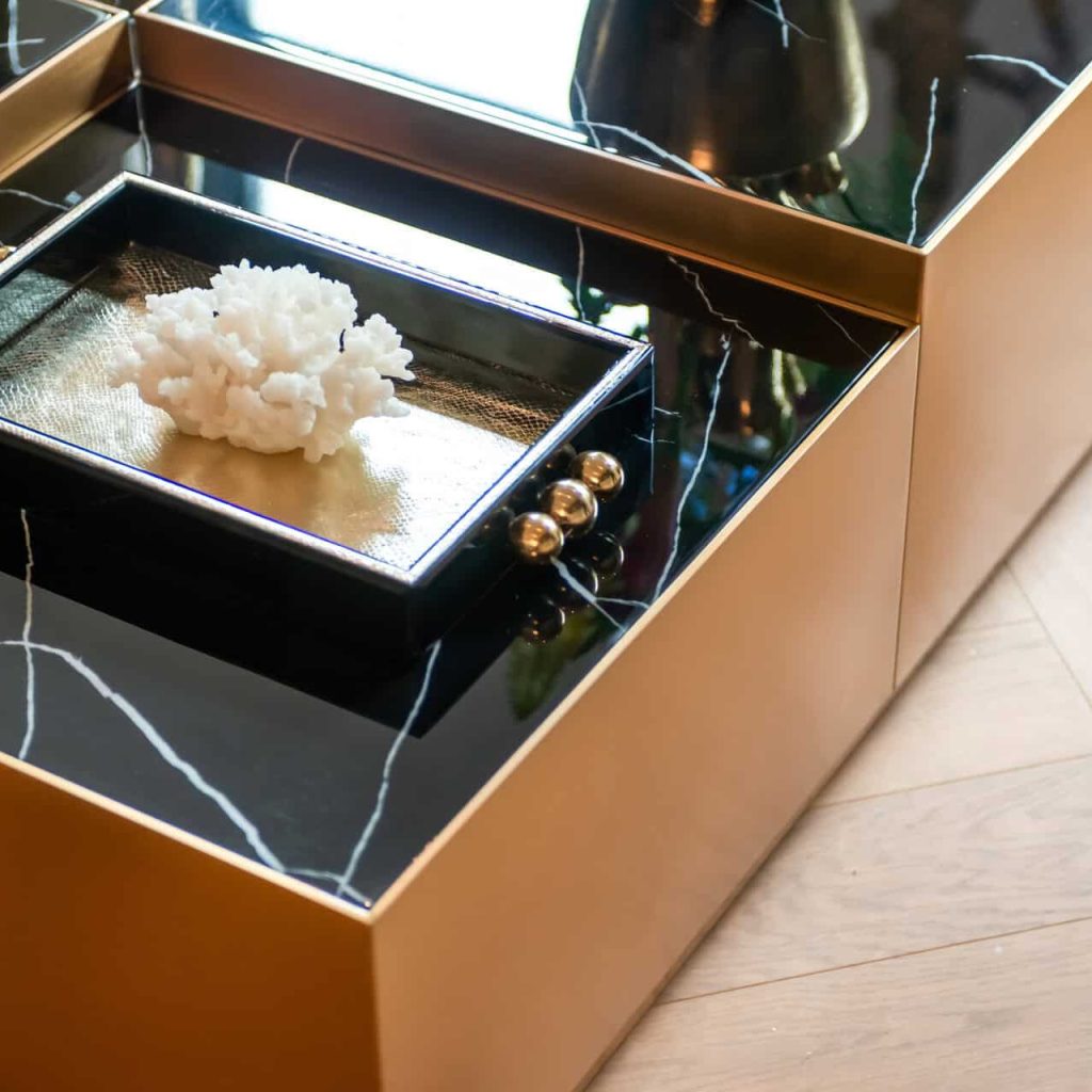 - Dienblad Liv black/gold