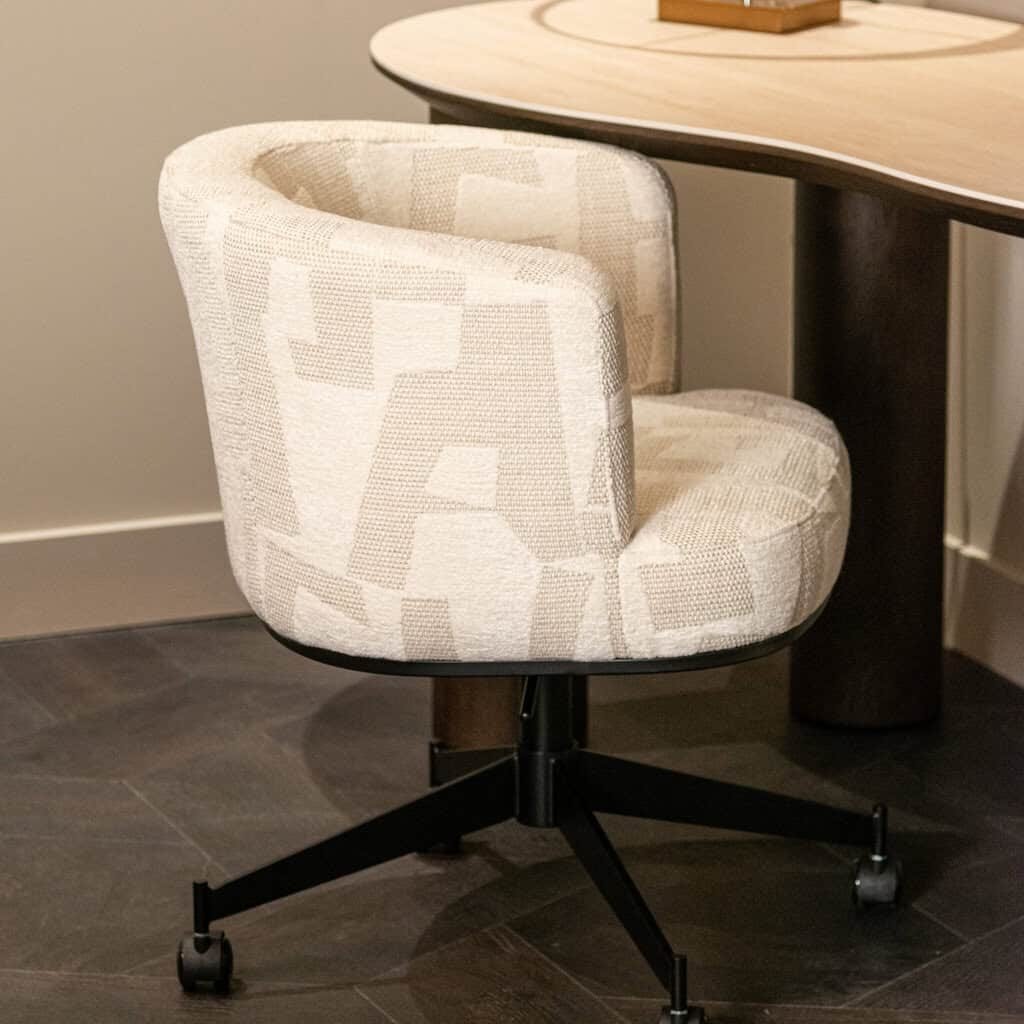 - Eetkamerstoel Rochenne beige graffic swivel on wheels